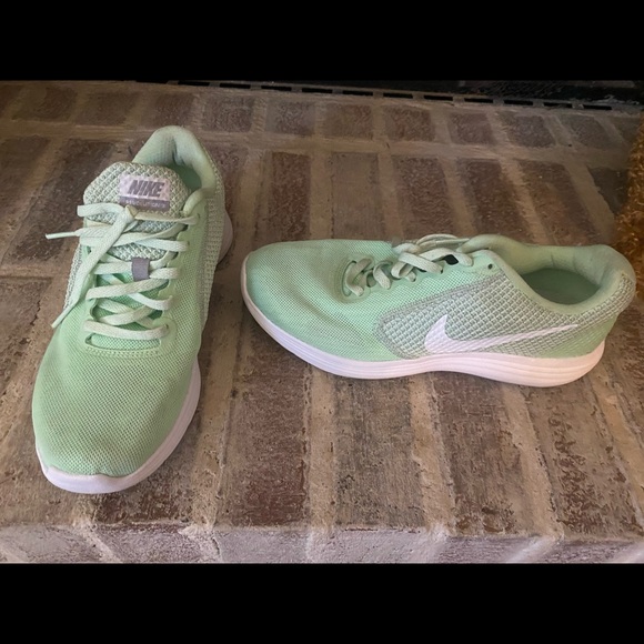 Nike Mint Green Running Shoes - Picture 11 of 15
